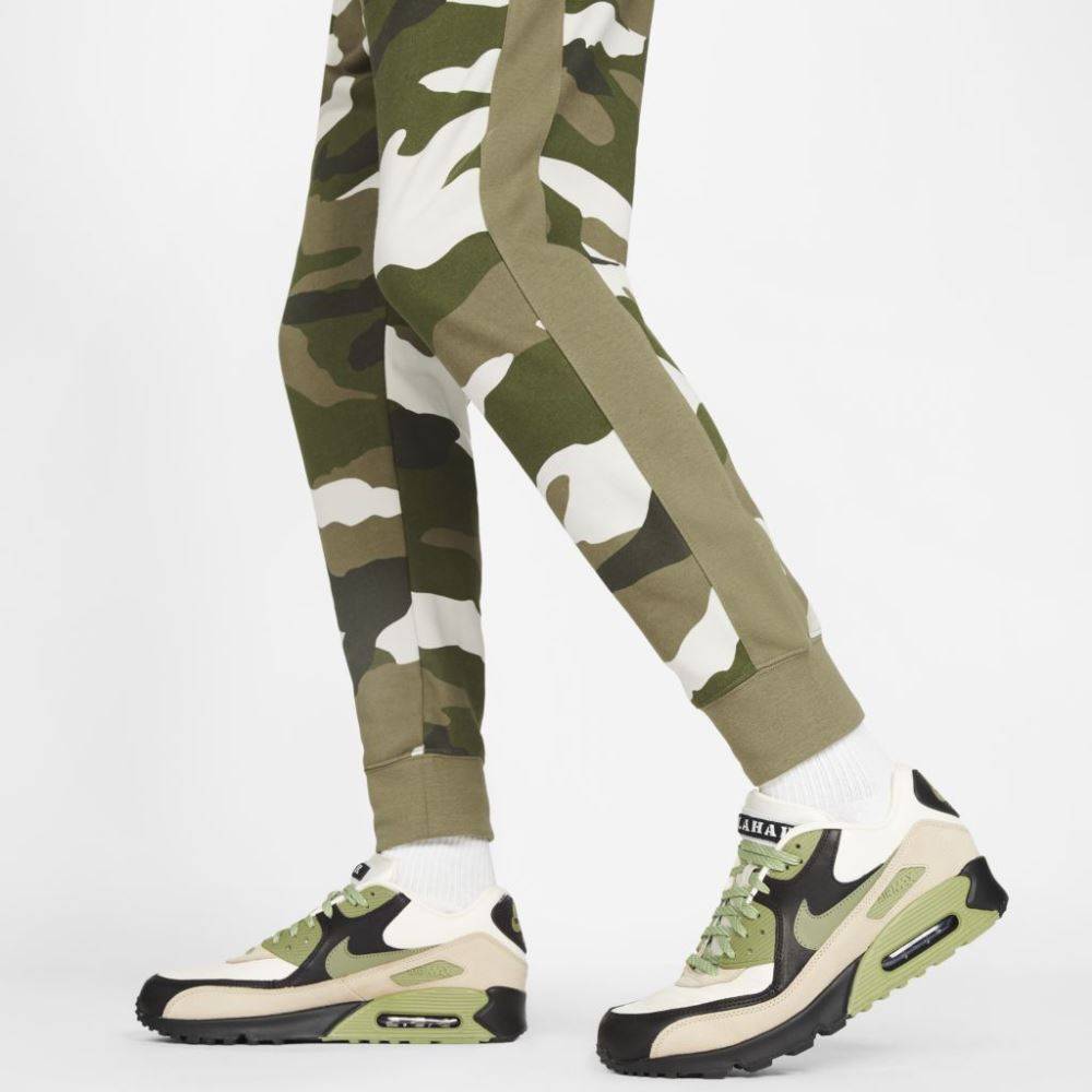 Nike club outlet camo pants