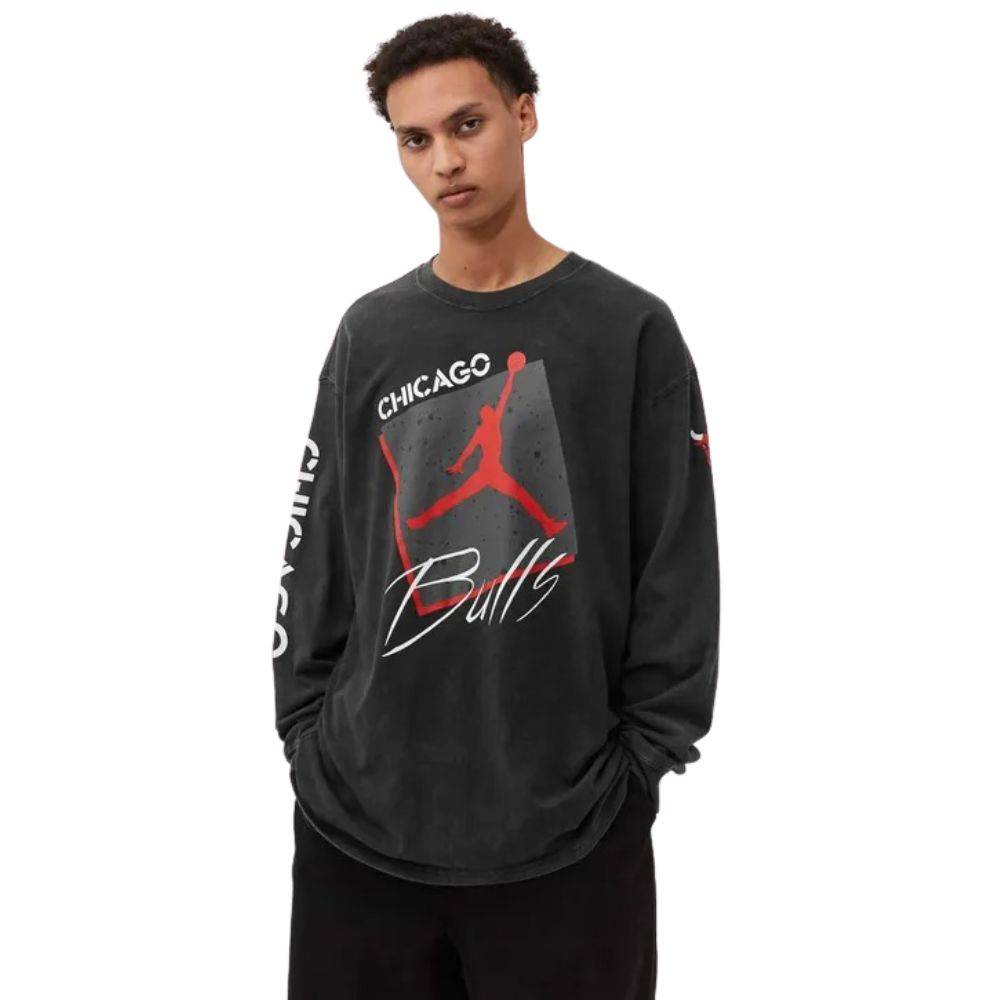 Chicago Bulls Courtside Max90 Men's Nike NBA Long-Sleeve T-Shirt